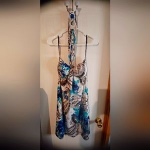 Sleeveless dress with blue and white designs beautiful for party's or functions.